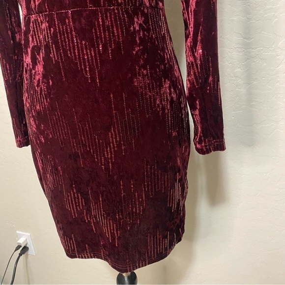 Charlotte Russe Maroon Sequined Velvet Long Sleeve Sparkly Mini Dress Size M - Picture 4 of 10